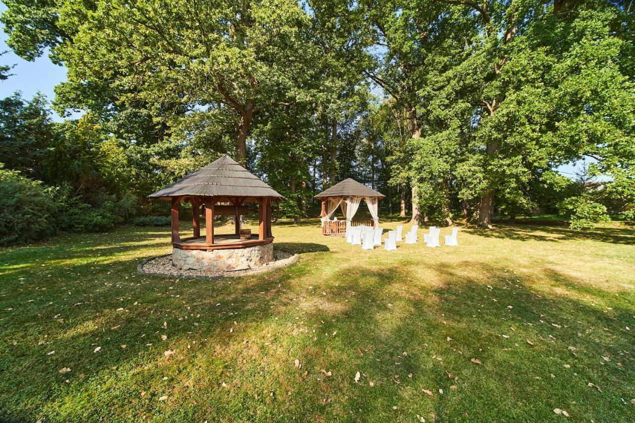 Penzion Zámek Lešany Netvořice Exterior foto