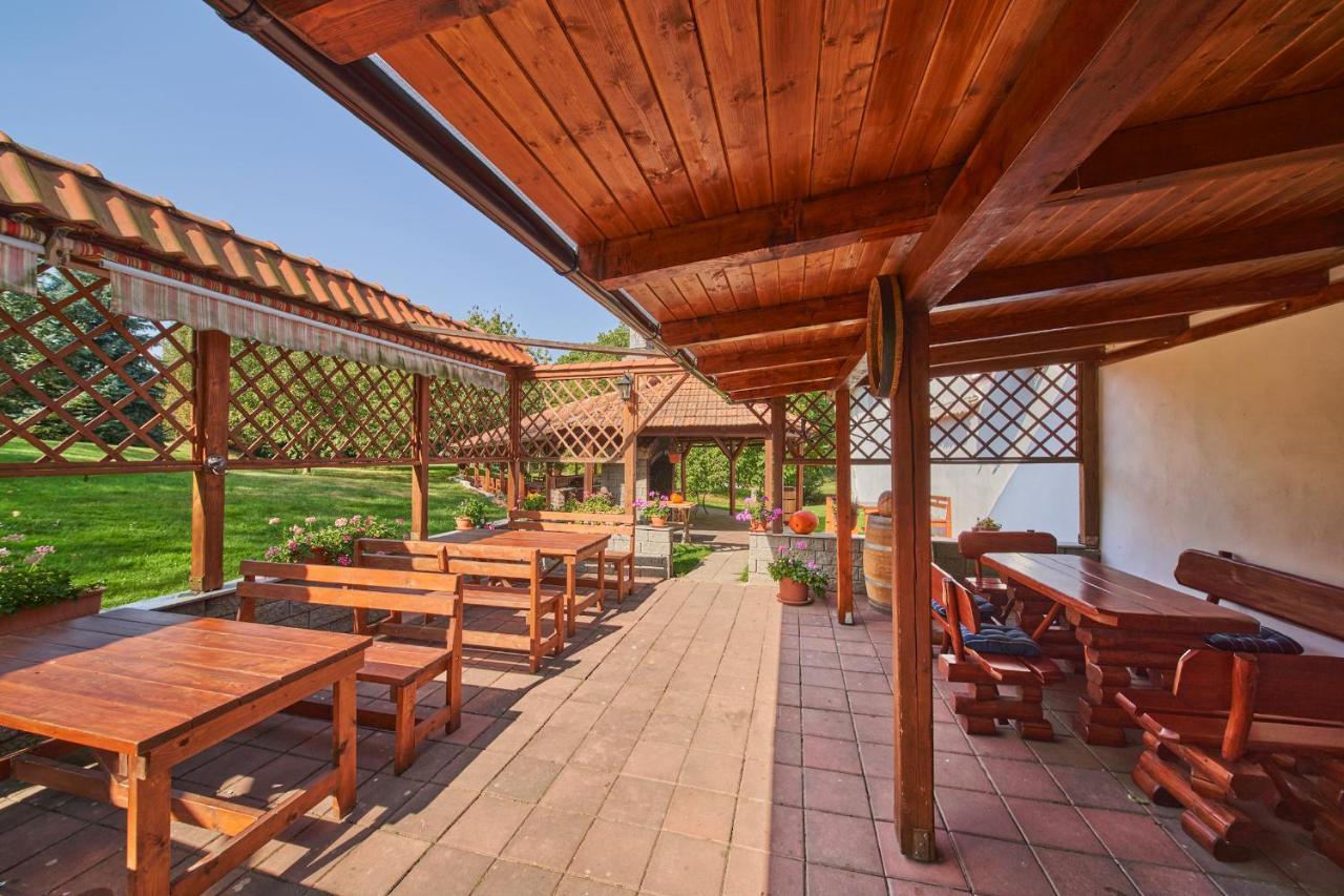 Penzion Zámek Lešany Netvořice Exterior foto
